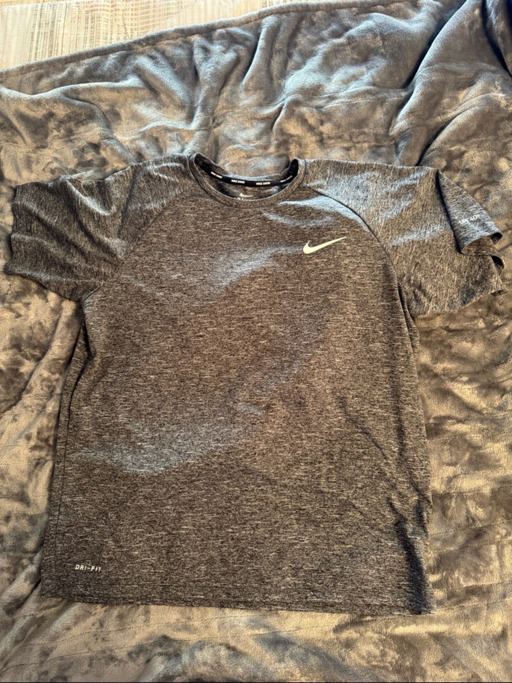 Nike Men’s Heathered Charcoal Short-Sleeve Performance Tee